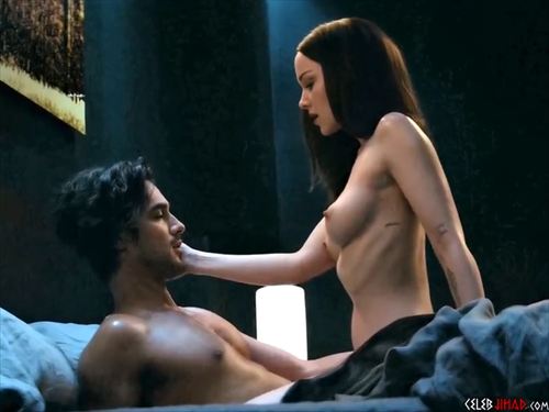 ダヴ・キャメロン濡れ場エロドラマヌード乳首おっぱいセックス