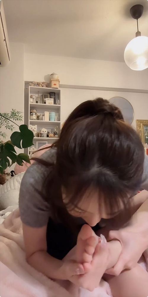 藤田かんなエロパンチラ下着おっぱい巨乳ABEMAアナウンサー