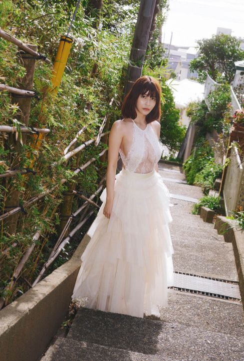 岸明日香写真集エロヌードおっぱい谷間かわいい、だけじゃ終われない。