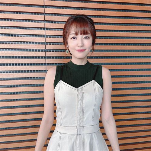 滝菜月アナエロヨガポーズ尻の膨らみレギンス食い込み