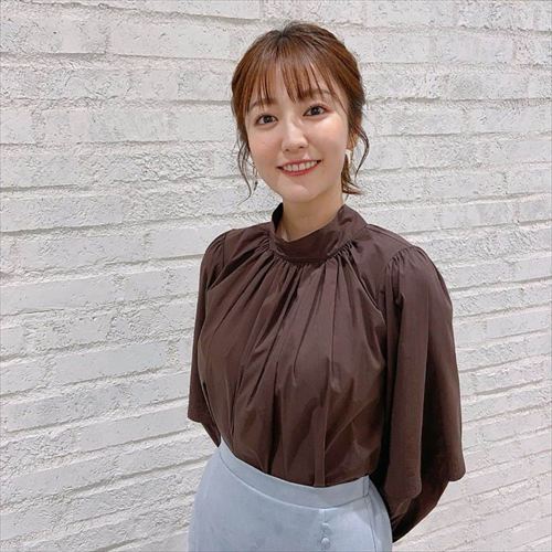 滝菜月アナエロヨガポーズ尻の膨らみレギンス食い込み