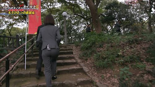 滝菜月アナエロヨガポーズ尻の膨らみレギンス食い込み