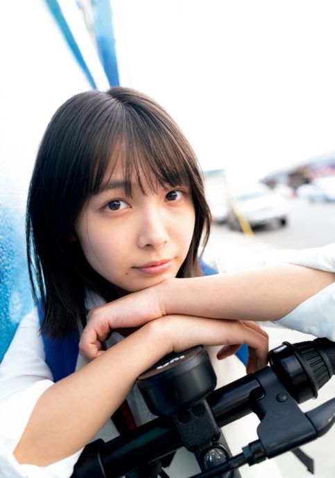 寺本莉緒1st写真集エロヌードおっぱい谷間 CURIOSITY