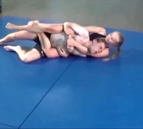 男女混合レスリングエロスポーツ