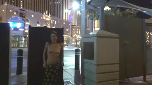 女性配信者エロ野外露出おっぱい乳首猥褻動画