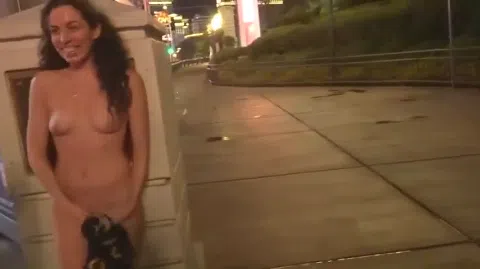 女性配信者エロ野外露出おっぱい乳首猥褻動画