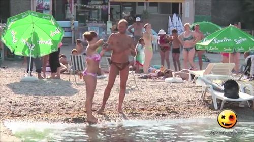 どっきりエロ海おっぱいポロリ乳首