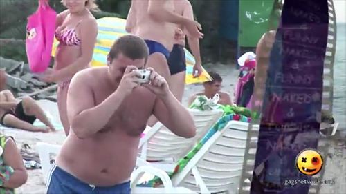 どっきりエロ海おっぱいポロリ乳首