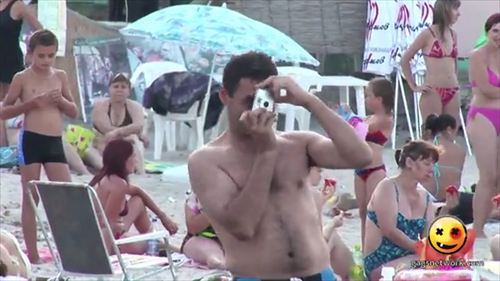 どっきりエロ海おっぱいポロリ乳首