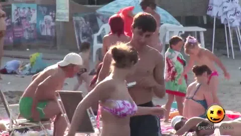 どっきりエロ海おっぱいポロリ乳首