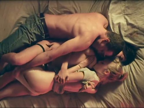 カンヌ映画女優マンコエロ3Pおっぱい乳首濡れ場