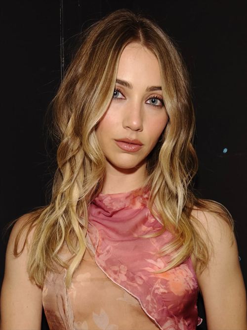 エミリー・ラッド（emily rudd）おっぱいエロ実写版「ONE PIECE」ナミお胸エッチ