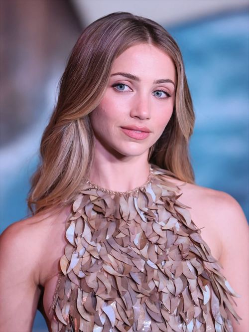 エミリー・ラッド（emily rudd）おっぱいエロ実写版「ONE PIECE」ナミお胸エッチ