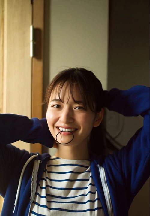 金川紗耶エロ股間グラビア