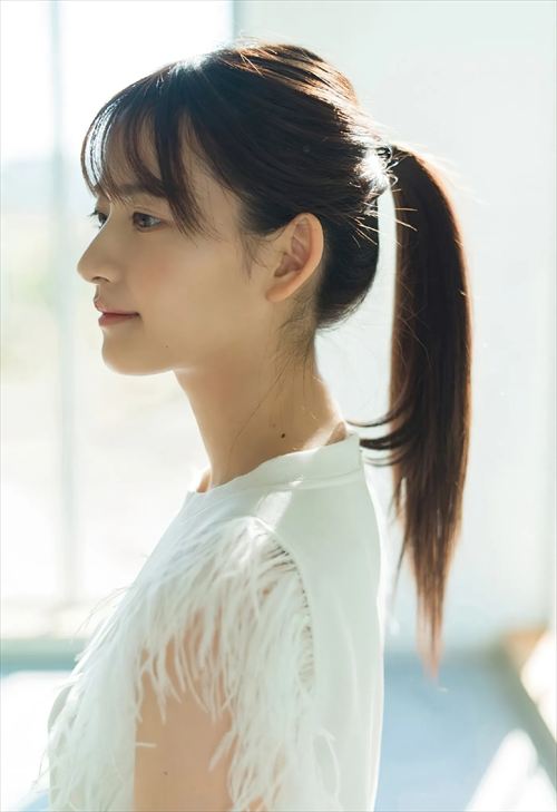 金川紗耶エロ股間グラビア