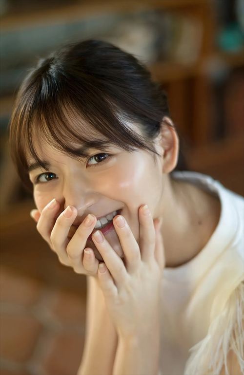 金川紗耶エロ股間グラビア