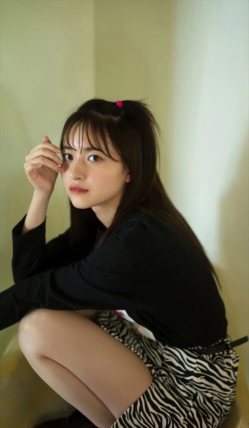 金川紗耶エロ股間グラビア