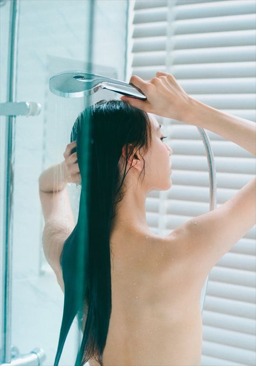 弓木奈於 セミヌード エロ 乃木坂46 パンチラ 水着 グラビア