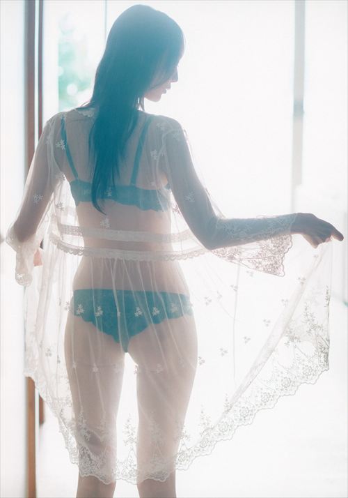 弓木奈於 セミヌード エロ 乃木坂46 パンチラ 水着 グラビア