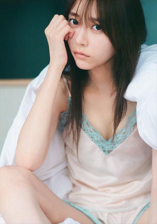 弓木奈於 セミヌード エロ 乃木坂46 パンチラ 水着 グラビア