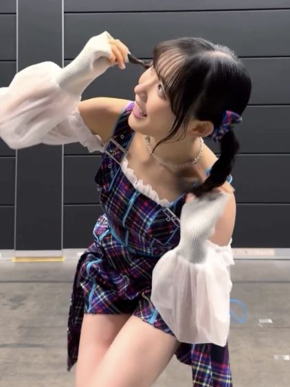 坂倉花おっぱいエロ画像