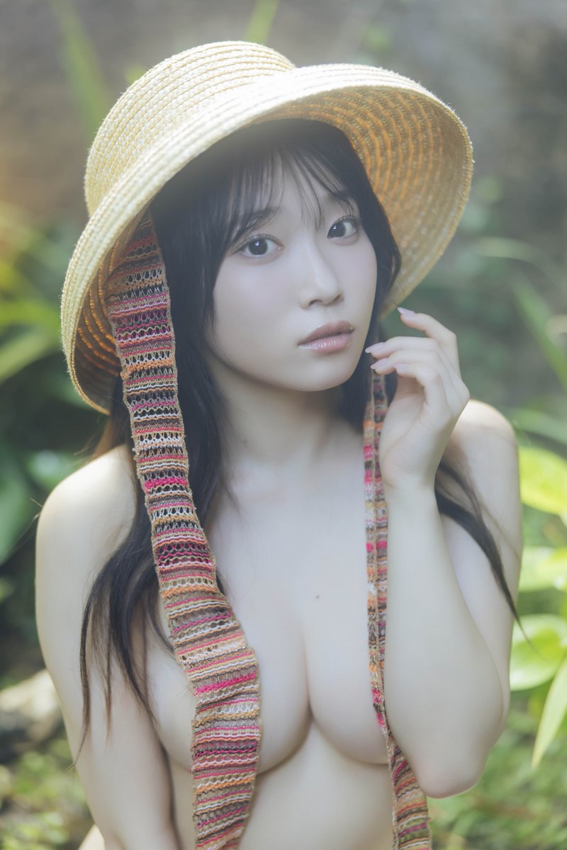 岸みゆ、2nd写真集でヌードエロ解禁！「#ババババンビ」過去最大級の露出おっぱいカット！