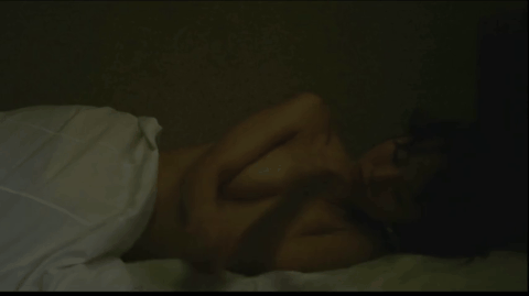 瀧内公美、濡れ場ヌードおっぱいがエロい！【GIF動画】