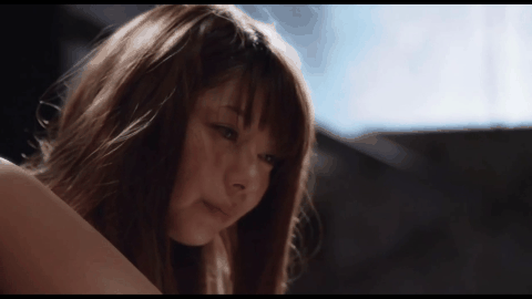 芳賀優里亜、濡れ場ヌードおっぱいがエロい！【GIF動画】