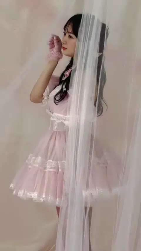 元SKE48アイドル、ブラジャー外して大胆露出してしまうｗｗｗ　江籠裕奈エロGIF動画あり