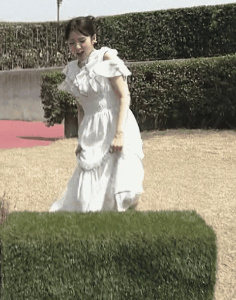 女子アナさん、生中継でスカートの中見えハプニング！！冨田有紀エロGIF