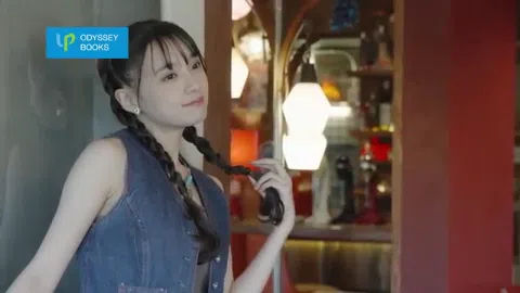 アイドルさん、スケスケ衣装で谷間をみせてしまうｗｗｗ　エロGIF動画